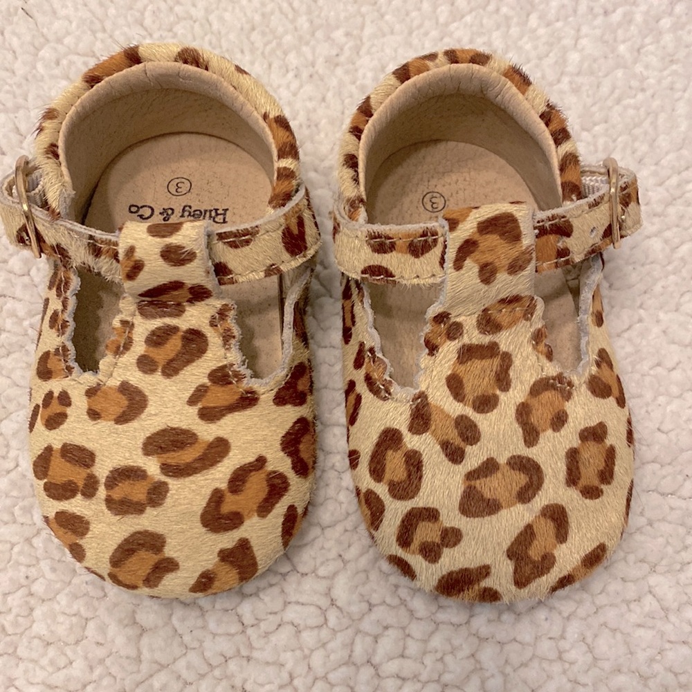 Riley & Co baby girl t-strap shoes. EUC. Size 3